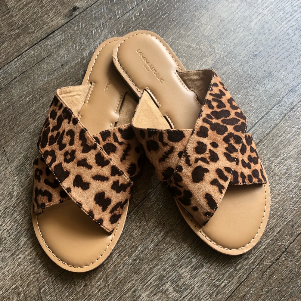 Banana Republic Factory Outlet Leopard Slides